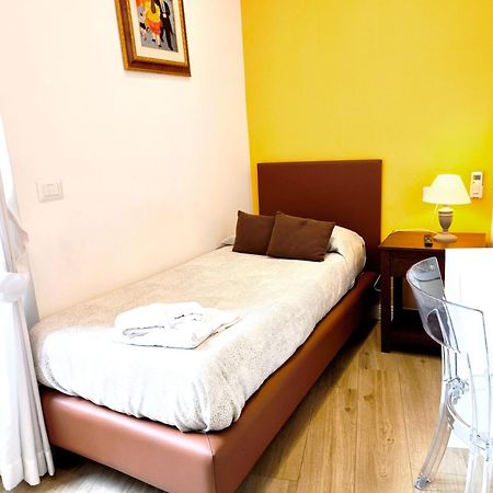 Agora Singola Con Bagno Privato Adiacente Bed & Breakfast Napoli Ngoại thất bức ảnh