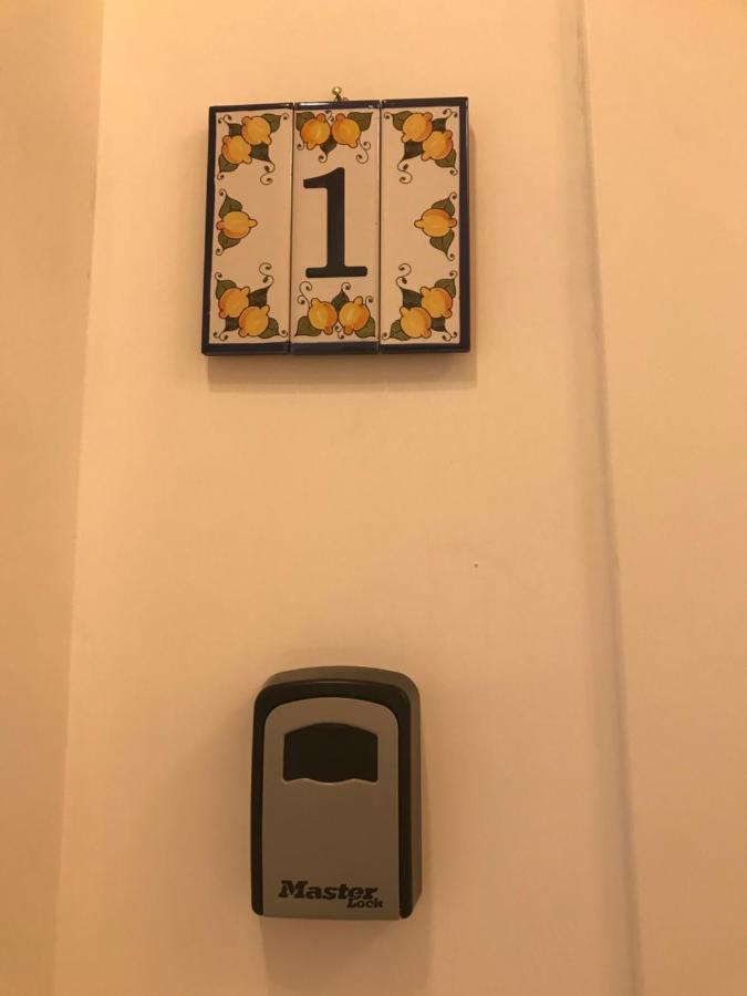 Agora Singola Con Bagno Privato Adiacente Bed & Breakfast Napoli Ngoại thất bức ảnh