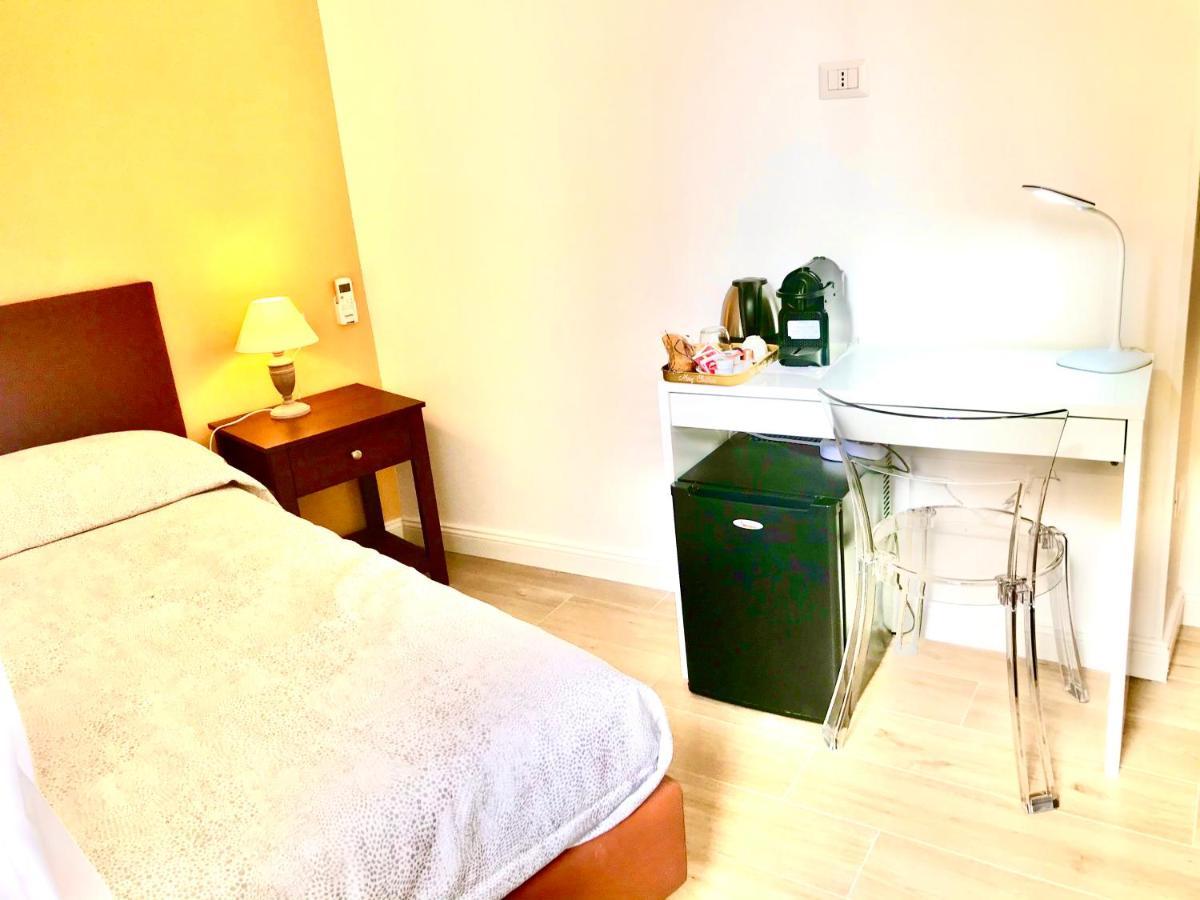 Agora Singola Con Bagno Privato Adiacente Bed & Breakfast Napoli Ngoại thất bức ảnh