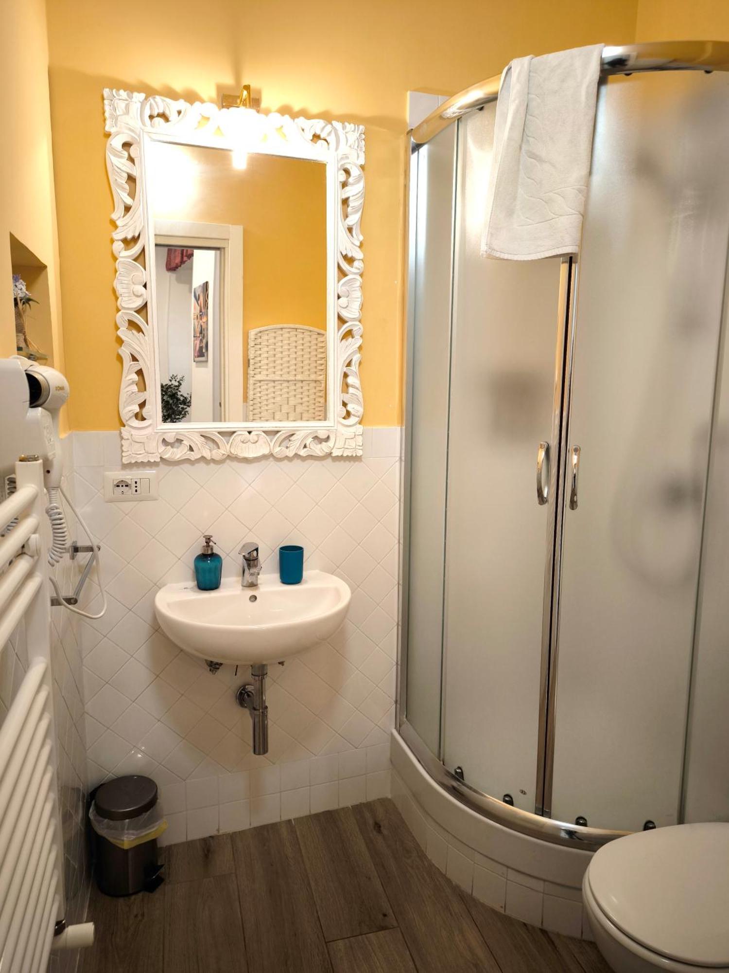 Agora Singola Con Bagno Privato Adiacente Bed & Breakfast Napoli Ngoại thất bức ảnh