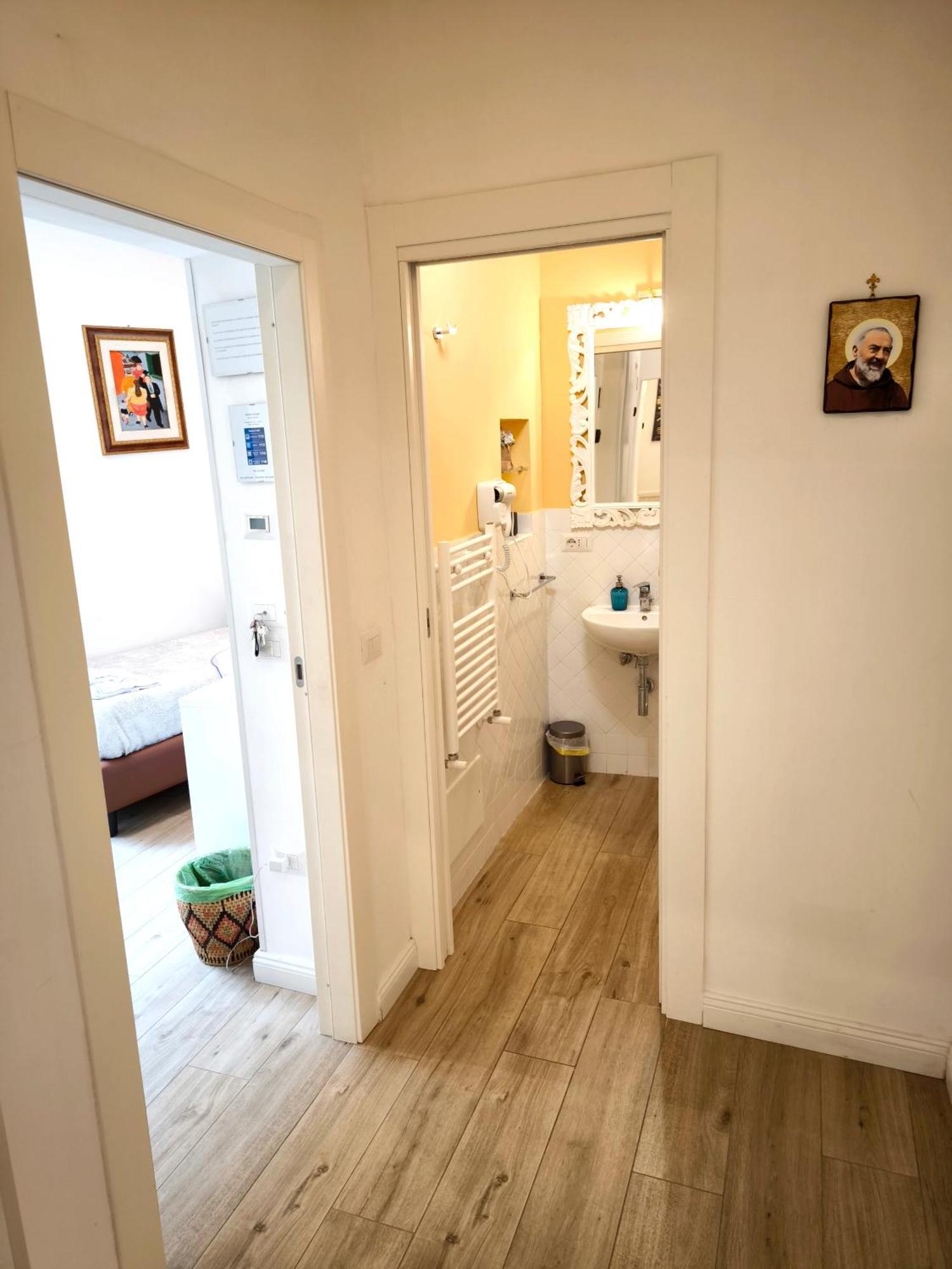 Agora Singola Con Bagno Privato Adiacente Bed & Breakfast Napoli Ngoại thất bức ảnh